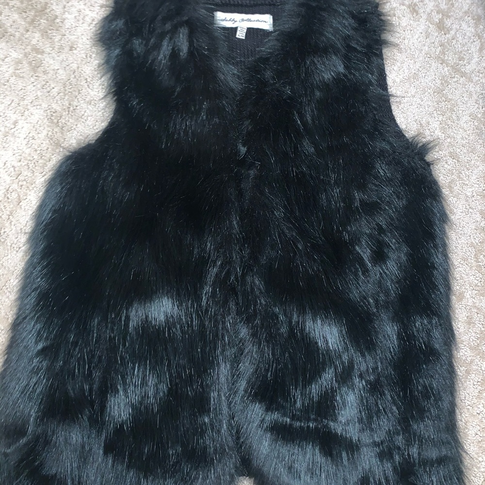 Women’s faux fur vest with knit back